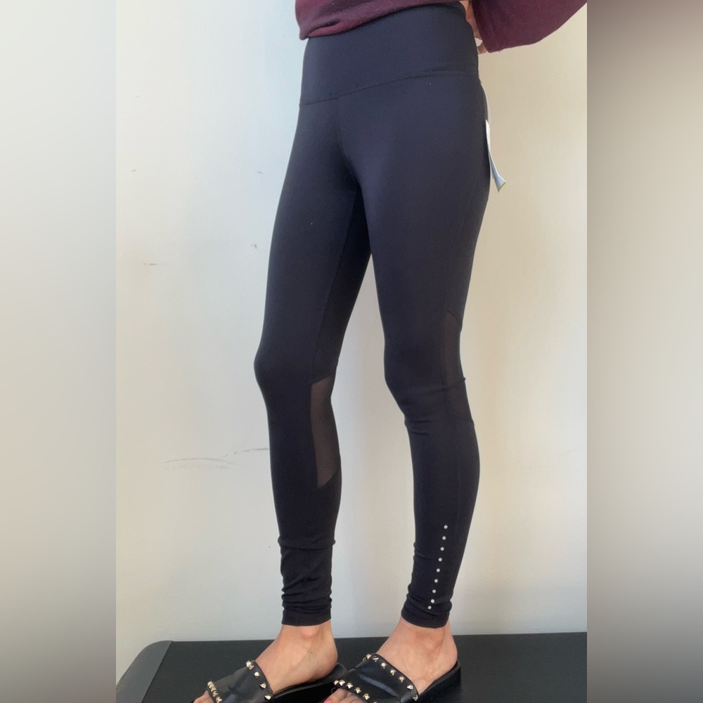 NWT Old Navy Go Dry High Rise Black Leggings Mesh Panels Small Compression